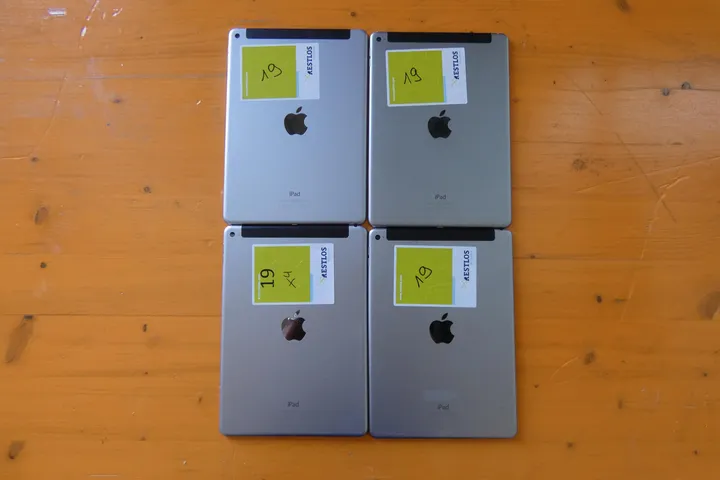 3x Apple - iPad Modell: A1567